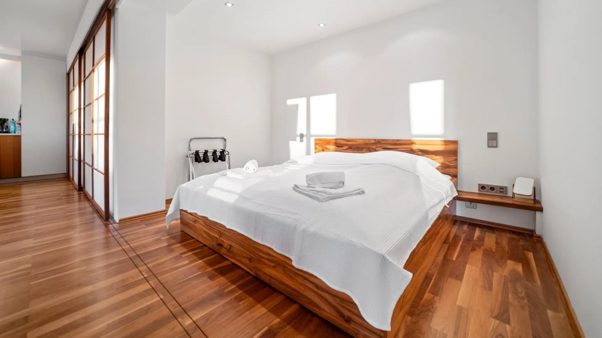 Munich Most Central Holiday Apartment 90M2 - 969 Sq Ft Of Luxury