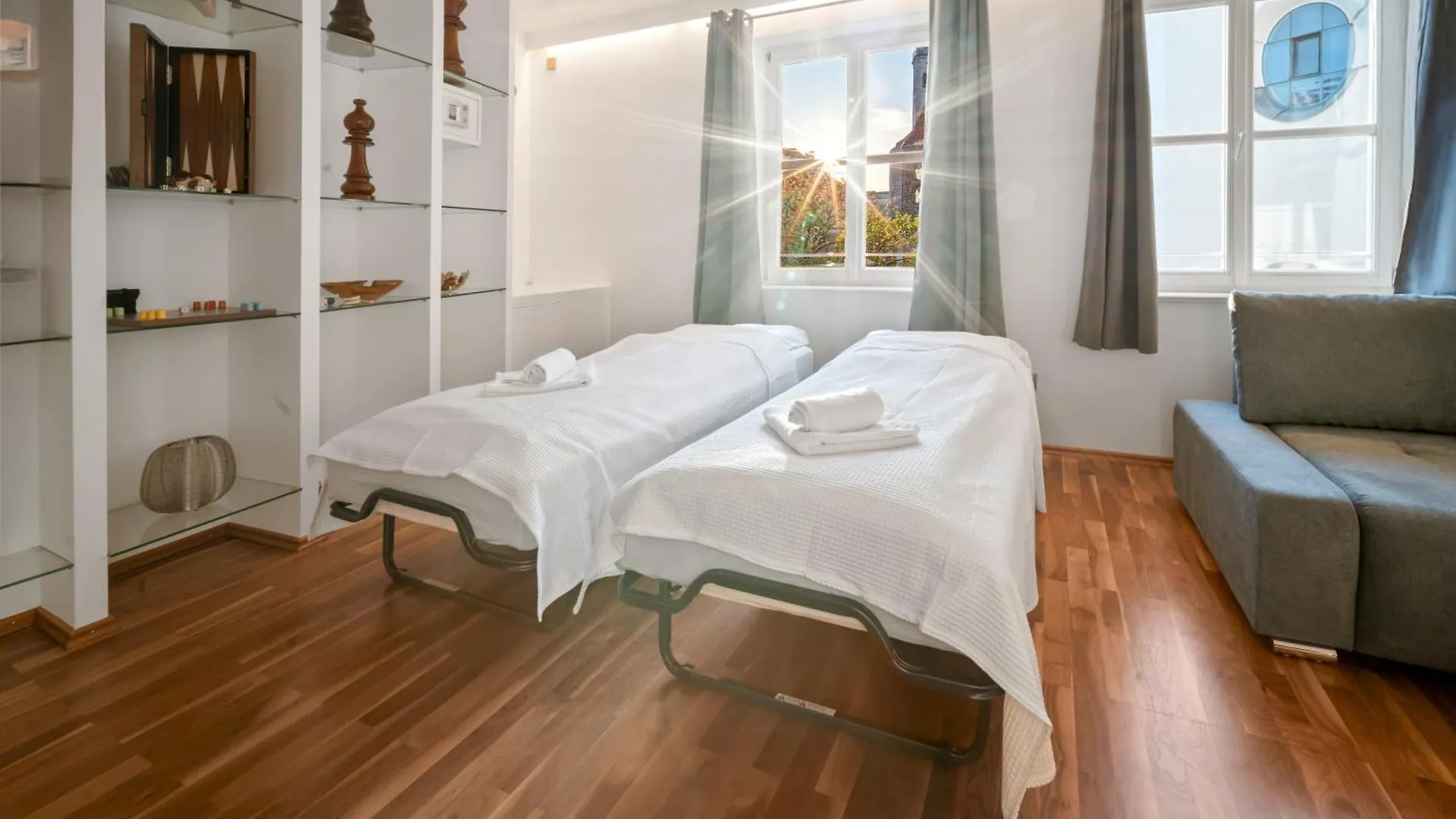 Munich Most Central Holiday Apartment 90M2 - 969 Sq Ft Of Luxury