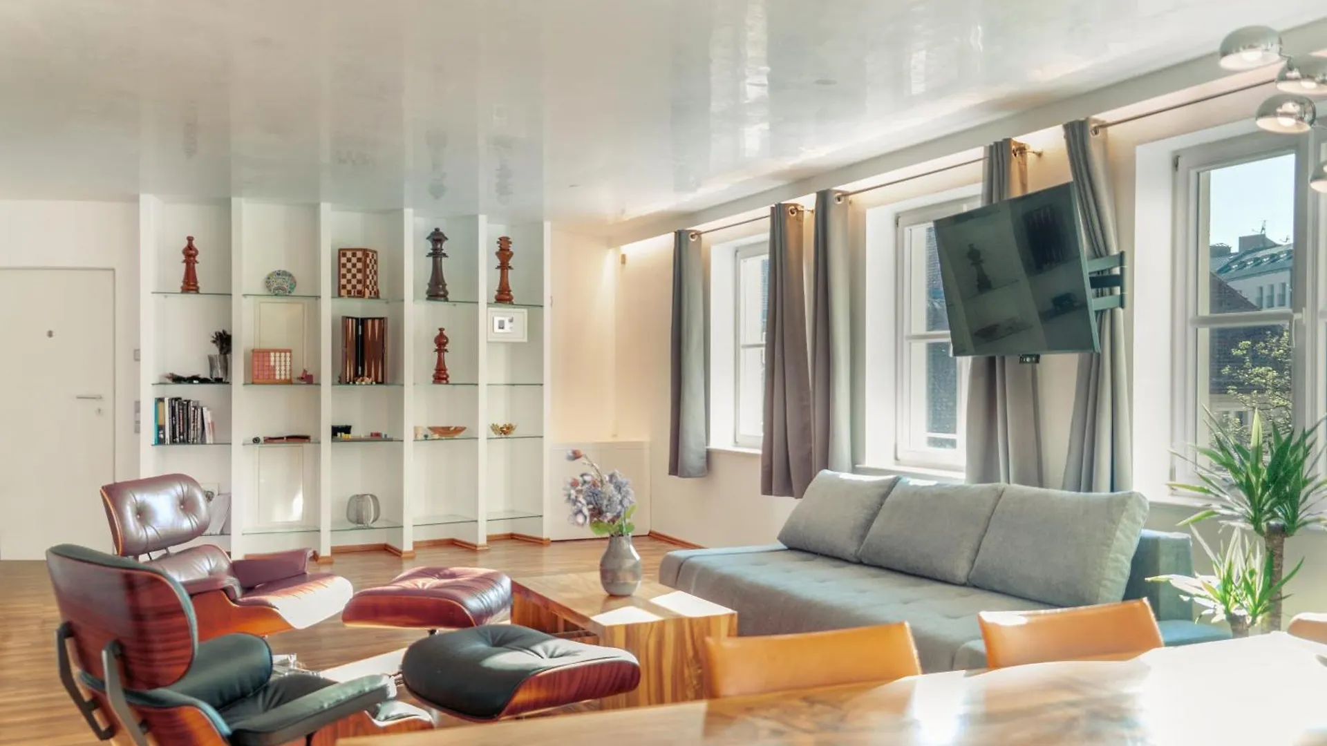 Munich Most Central Holiday Apartment 90M2 - 969 Sq Ft Of Luxury