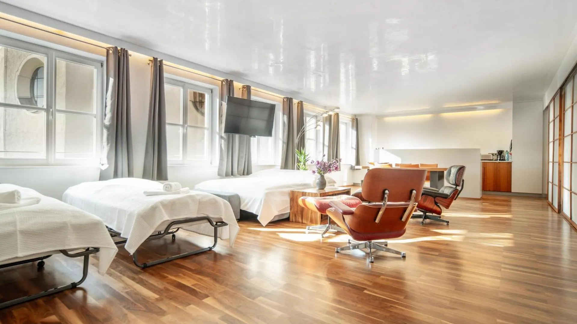 Munich Most Central Holiday Apartment 90M2 - 969 Sq Ft Of Luxury
