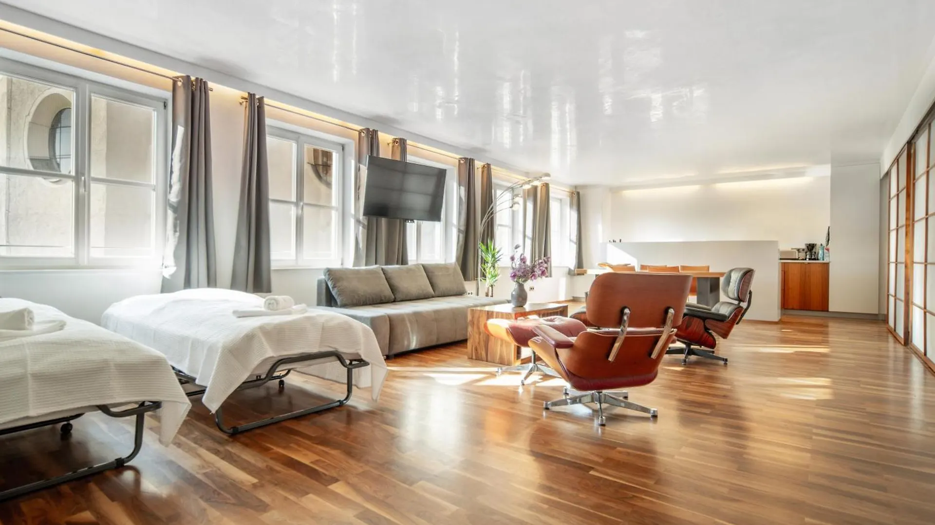Munich Most Central Holiday Apartment 90M2 - 969 Sq Ft Of Luxury 0*,  Germania