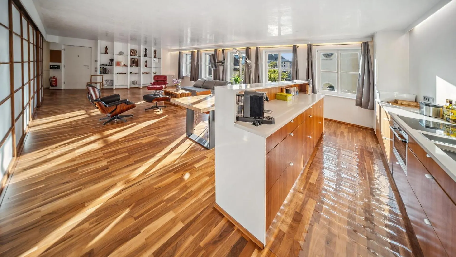 Munich Most Central Holiday Apartment 90M2 - 969 Sq Ft Of Luxury