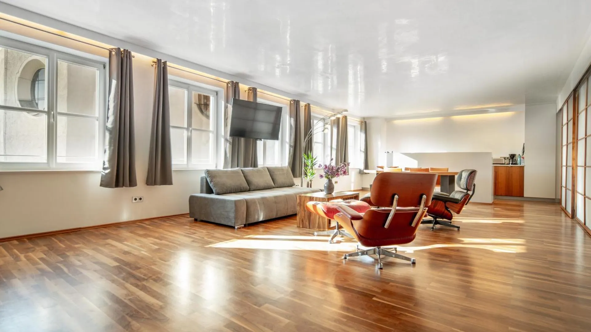 Munich Most Central Holiday Apartment 90M2 - 969 Sq Ft Of Luxury Germania