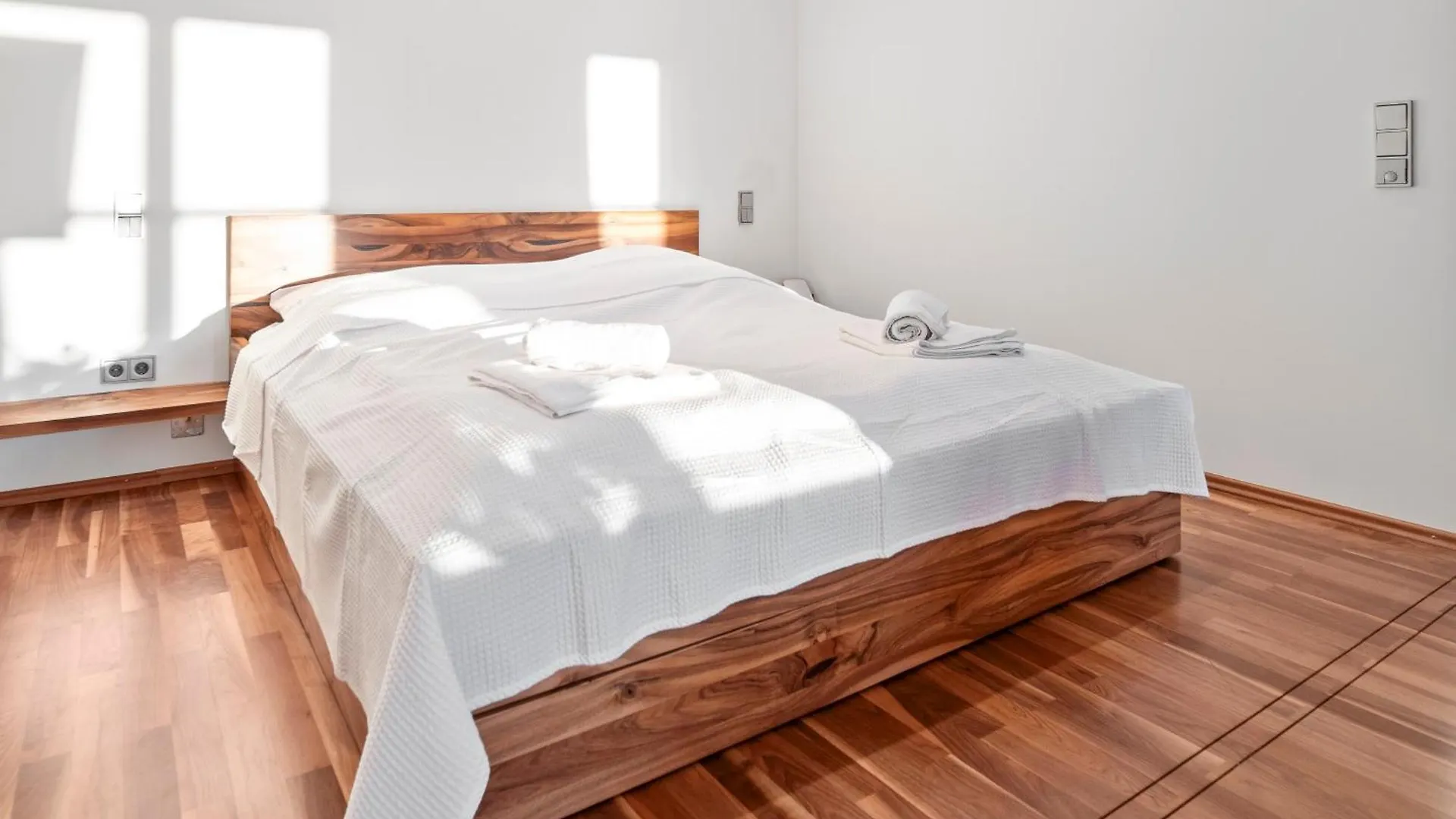 Munich Most Central Holiday Apartment 90M2 - 969 Sq Ft Of Luxury 0*,  Germania