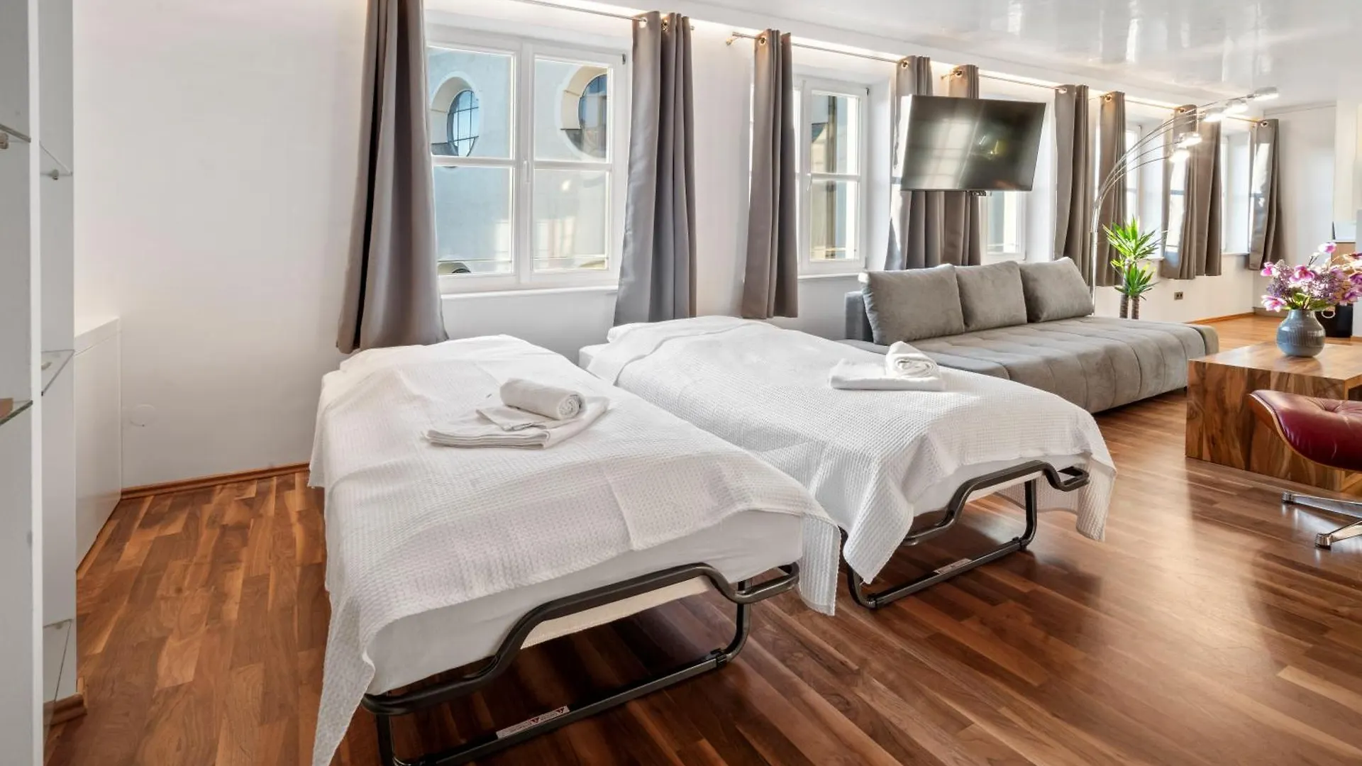 Munich Most Central Holiday Apartment 90M2 - 969 Sq Ft Of Luxury